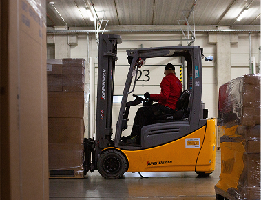 IEKRAUŠANA UN IZKRAUŠANA